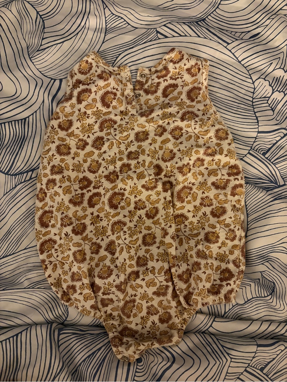 Kids floral bodysuit/top with snaps